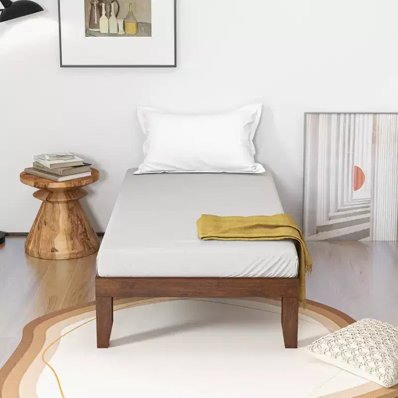Cadre de lit en bois et matelas