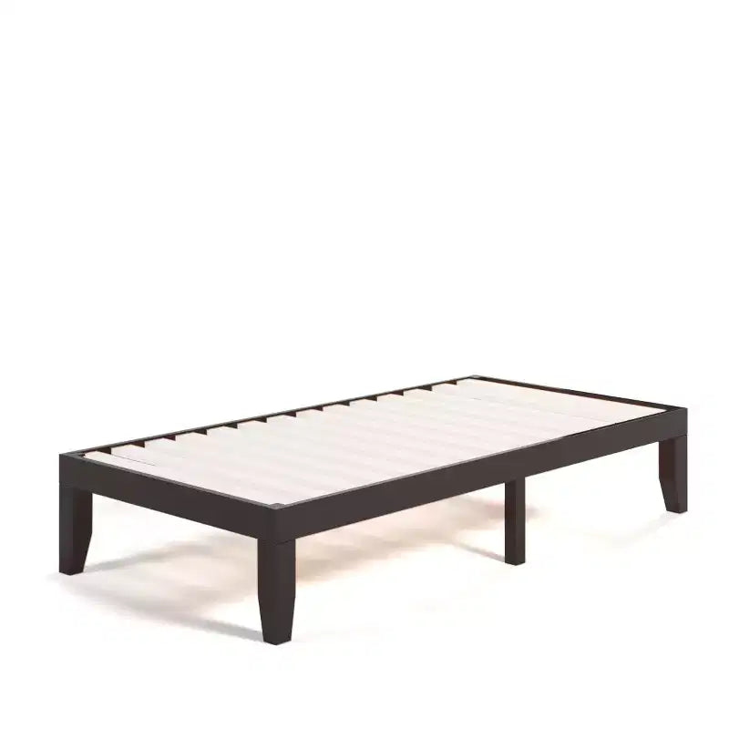Cadre de lit en bois et matelas