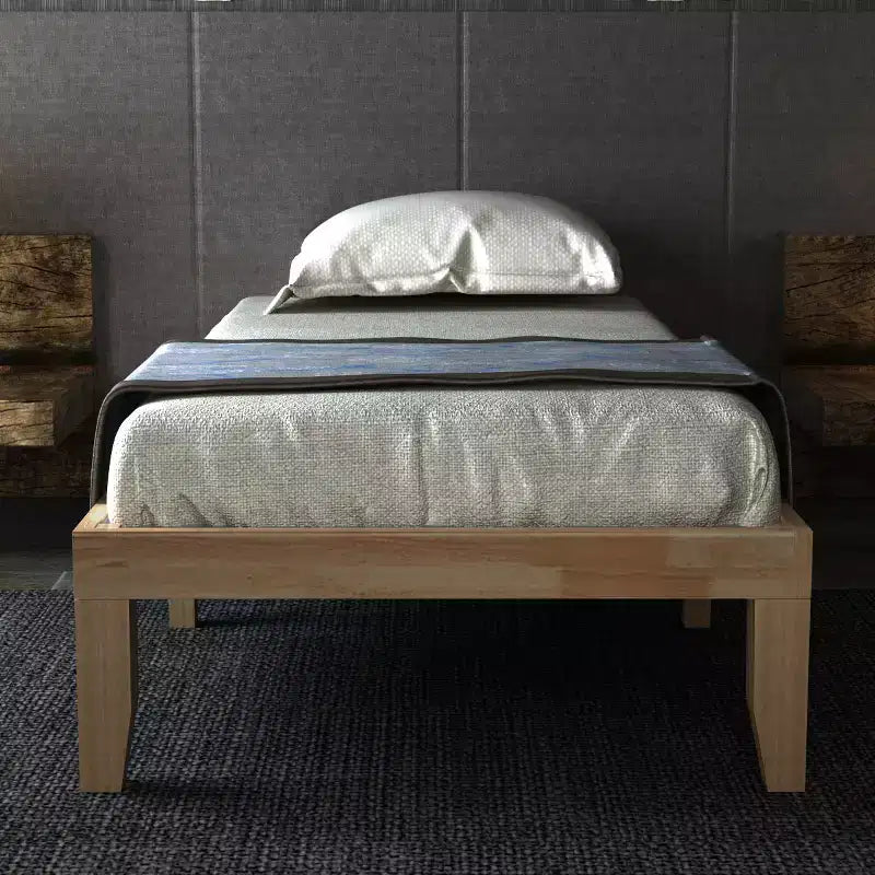 Cadre de lit en bois et matelas