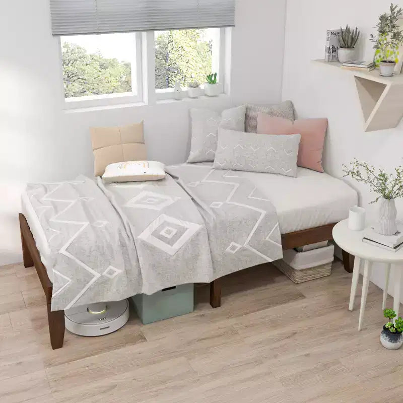 Cadre de lit en bois et matelas