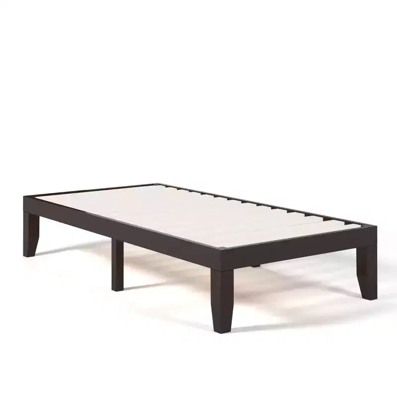 Cadre de lit en bois et matelas