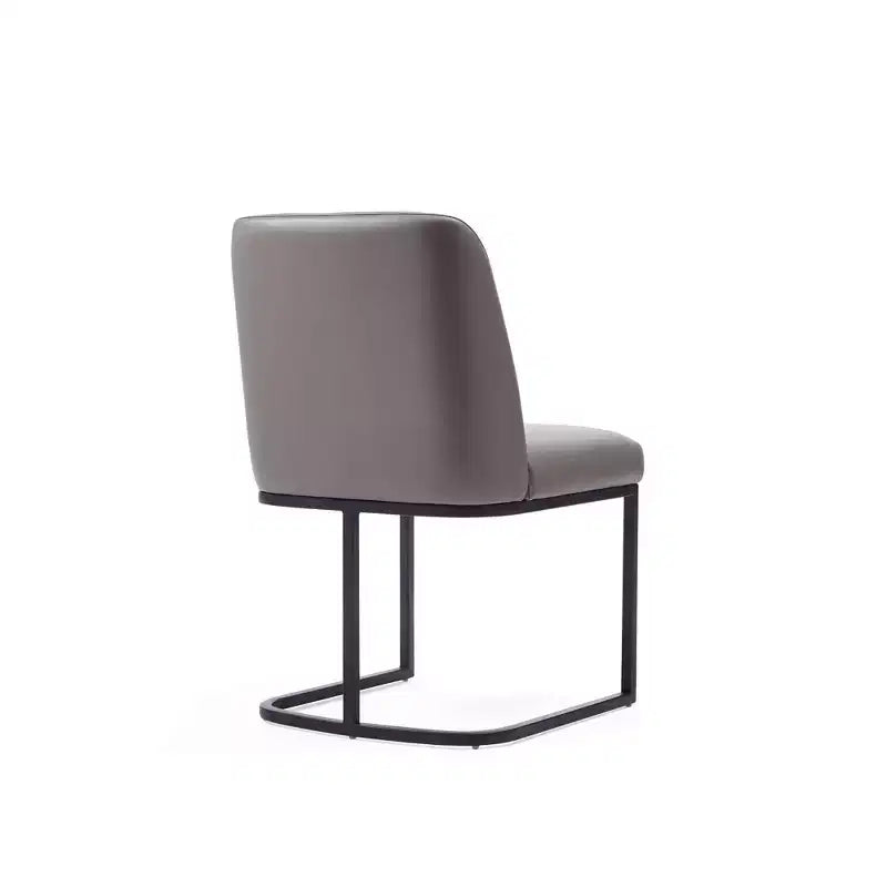 Deux chaises de salle à manger