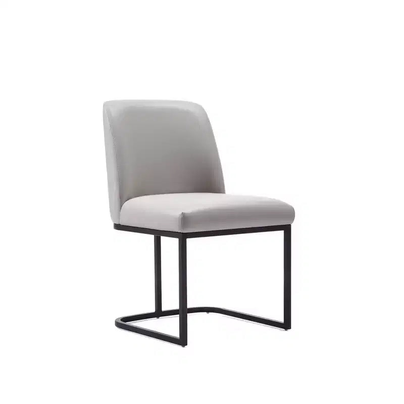 Deux chaises de salle à manger