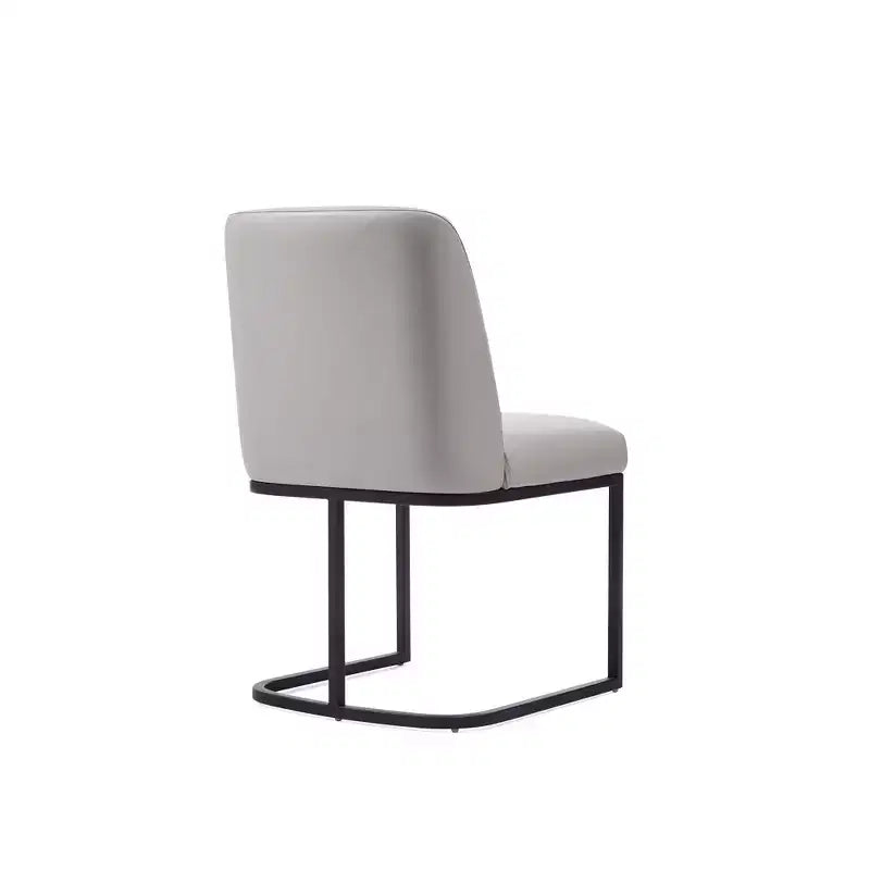 Deux chaises de salle à manger